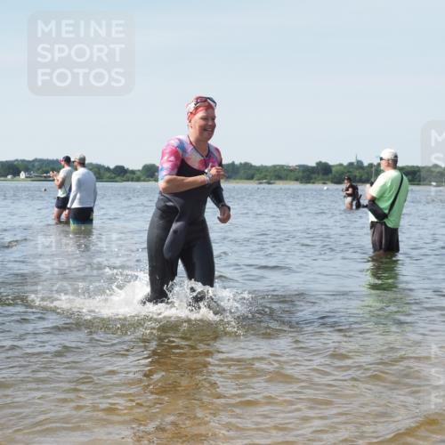 22.06.2025 - Viking Triathlon KatJ http://msf.ph/oto/8118167 22.06.2025 10:45:30 Schwimmen 68, 102, 108, 197, 466, 605 meine-sportfotos.de