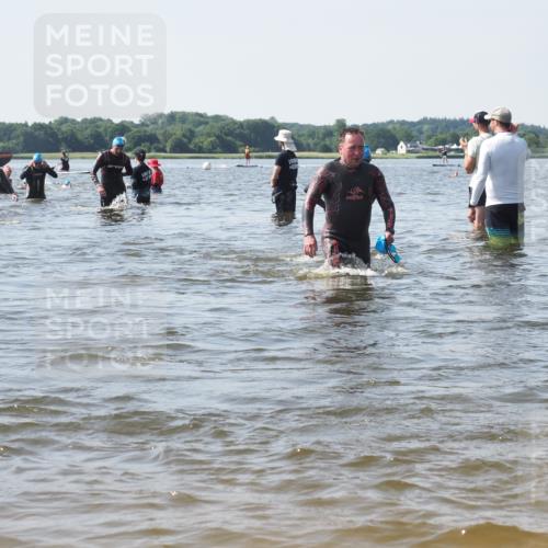 22.06.2025 - Viking Triathlon KatJ http://msf.ph/oto/8118290 22.06.2025 10:45:36 Schwimmen 95, 102, 108, 197, 466, 519 meine-sportfotos.de