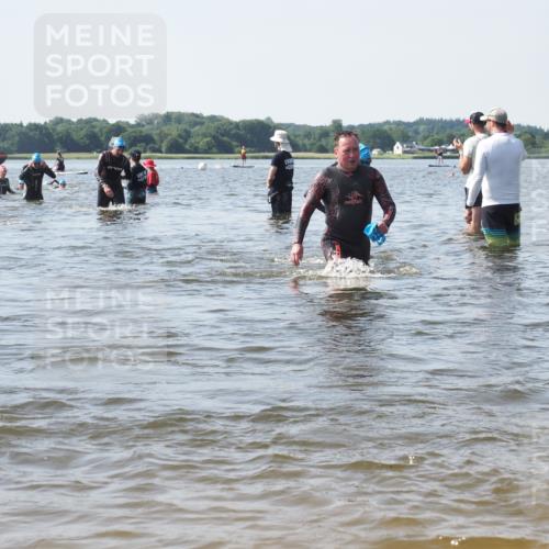 22.06.2025 - Viking Triathlon KatJ http://msf.ph/oto/8118298 22.06.2025 10:45:37 Schwimmen 95, 102, 108, 197, 466, 519 meine-sportfotos.de
