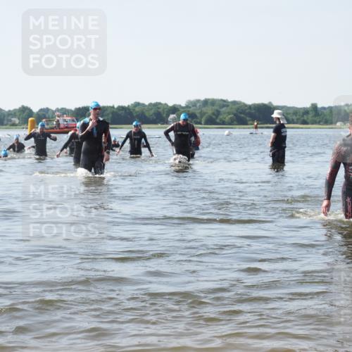 22.06.2025 - Viking Triathlon KatJ http://msf.ph/oto/8118348 22.06.2025 10:45:38 Schwimmen 95, 102, 197, 425, 466, 519 meine-sportfotos.de