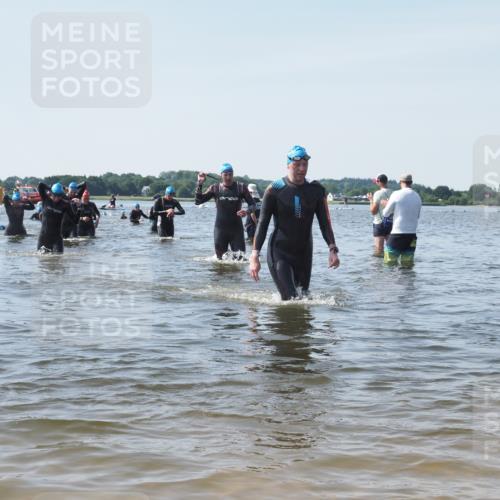 22.06.2025 - Viking Triathlon KatJ http://msf.ph/oto/8118474 22.06.2025 10:45:46 Schwimmen 95, 197, 360, 372, 425, 519, 633 meine-sportfotos.de