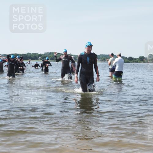 22.06.2025 - Viking Triathlon KatJ http://msf.ph/oto/8118484 22.06.2025 10:45:46 Schwimmen 95, 197, 360, 372, 425, 519, 633 meine-sportfotos.de