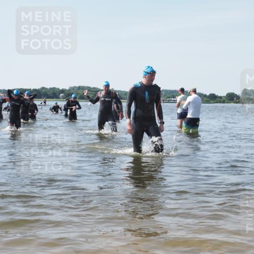 22.06.2025 - Viking Triathlon KatJ http://msf.ph/oto/8118492 22.06.2025 10:45:46 Schwimmen 95, 197, 360, 372, 425, 519, 633 meine-sportfotos.de