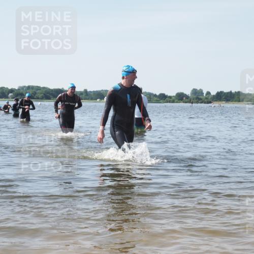 22.06.2025 - Viking Triathlon KatJ http://msf.ph/oto/8118503 22.06.2025 10:45:47 Schwimmen 95, 197, 360, 372, 425, 519, 633 meine-sportfotos.de