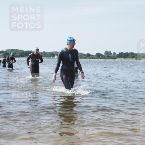 22.06.2025 - Viking Triathlon KatJ http://msf.ph/oto/8118508 22.06.2025 10:45:47 Schwimmen 95, 197, 360, 372, 425, 519, 633 meine-sportfotos.de