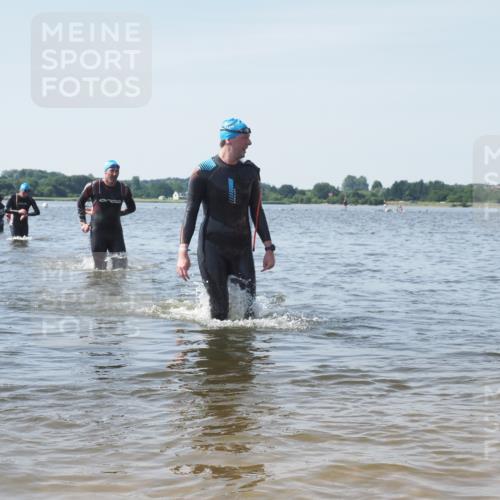 22.06.2025 - Viking Triathlon KatJ http://msf.ph/oto/8118514 22.06.2025 10:45:47 Schwimmen 95, 197, 360, 372, 425, 519, 633 meine-sportfotos.de