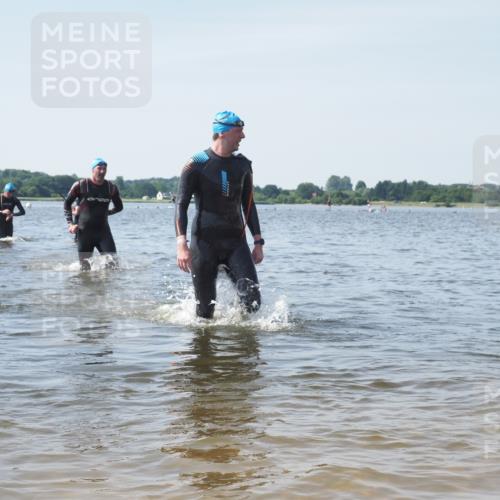 22.06.2025 - Viking Triathlon KatJ http://msf.ph/oto/8118521 22.06.2025 10:45:47 Schwimmen 95, 197, 360, 372, 425, 519, 633 meine-sportfotos.de