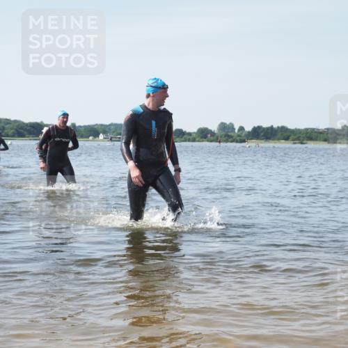 22.06.2025 - Viking Triathlon KatJ http://msf.ph/oto/8118528 22.06.2025 10:45:47 Schwimmen 95, 197, 360, 372, 425, 519, 633 meine-sportfotos.de