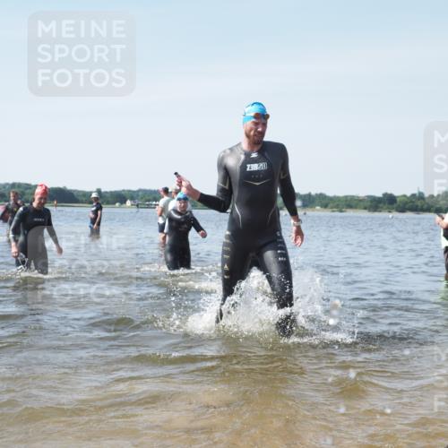 22.06.2025 - Viking Triathlon KatJ http://msf.ph/oto/8118804 22.06.2025 10:46:08 Schwimmen 121, 144, 213, 217, 342, 468, 525, 615, 621, 647 meine-sportfotos.de