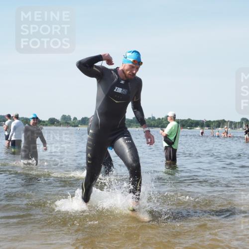 22.06.2025 - Viking Triathlon KatJ http://msf.ph/oto/8118830 22.06.2025 10:46:09 Schwimmen 121, 144, 213, 217, 342, 468, 525, 615, 621, 647 meine-sportfotos.de
