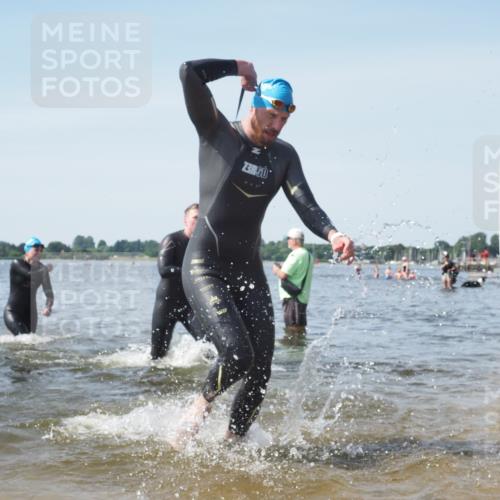 22.06.2025 - Viking Triathlon KatJ http://msf.ph/oto/8118841 22.06.2025 10:46:09 Schwimmen 121, 144, 213, 217, 342, 468, 525, 615, 621, 647 meine-sportfotos.de