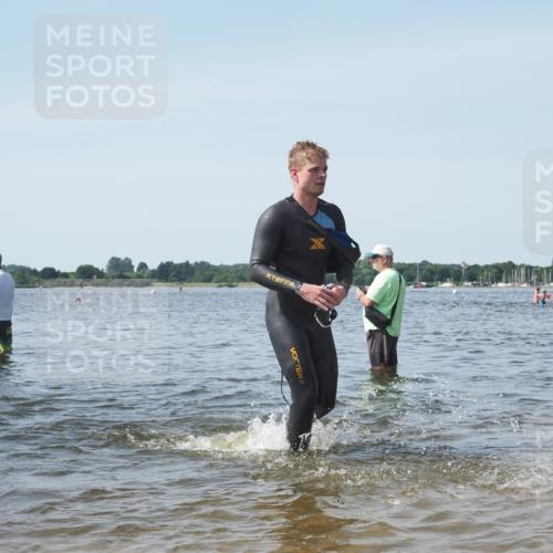 22.06.2025 - Viking Triathlon KatJ http://msf.ph/oto/8118960 22.06.2025 10:46:23 Schwimmen 60, 121, 144, 213, 225, 406 meine-sportfotos.de
