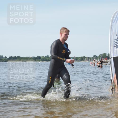 22.06.2025 - Viking Triathlon KatJ http://msf.ph/oto/8118979 22.06.2025 10:46:23 Schwimmen 60, 121, 144, 213, 225, 406 meine-sportfotos.de