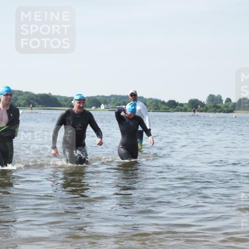 22.06.2025 - Viking Triathlon KatJ http://msf.ph/oto/8119186 22.06.2025 10:46:40 Schwimmen 60, 143, 206, 333, 479, 498, 515 meine-sportfotos.de