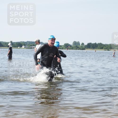 22.06.2025 - Viking Triathlon KatJ http://msf.ph/oto/8119220 22.06.2025 10:46:41 Schwimmen 60, 143, 206, 333, 479, 498, 515 meine-sportfotos.de