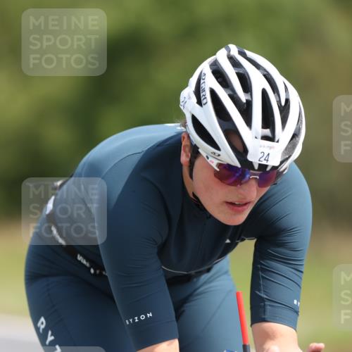 22.06.2025 - Viking Triathlon Yannick Fuchs http://msf.ph/oto/8119415 22.06.2025 11:44:40 Radfahren 24, 85, 114, 164, 204, 228, 313, 366, 473, 540, 552, 603 meine-sportfotos.de