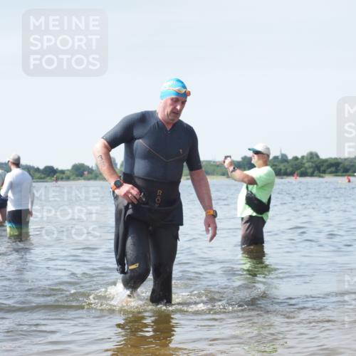 22.06.2025 - Viking Triathlon KatJ http://msf.ph/oto/8119481 22.06.2025 10:47:04 Schwimmen 36, 51, 378 meine-sportfotos.de