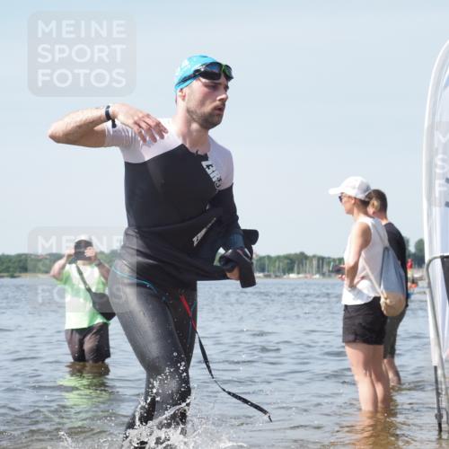 22.06.2025 - Viking Triathlon KatJ http://msf.ph/oto/8119522 22.06.2025 10:47:10 Schwimmen 51, 74, 76, 378, 421 meine-sportfotos.de