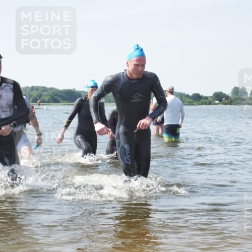 22.06.2025 - Viking Triathlon KatJ http://msf.ph/oto/8119630 22.06.2025 10:47:24 Schwimmen 23, 74, 76, 267, 421, 547 meine-sportfotos.de