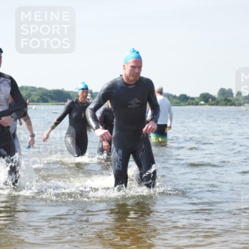 22.06.2025 - Viking Triathlon KatJ http://msf.ph/oto/8119636 22.06.2025 10:47:24 Schwimmen 23, 74, 76, 267, 421, 547 meine-sportfotos.de