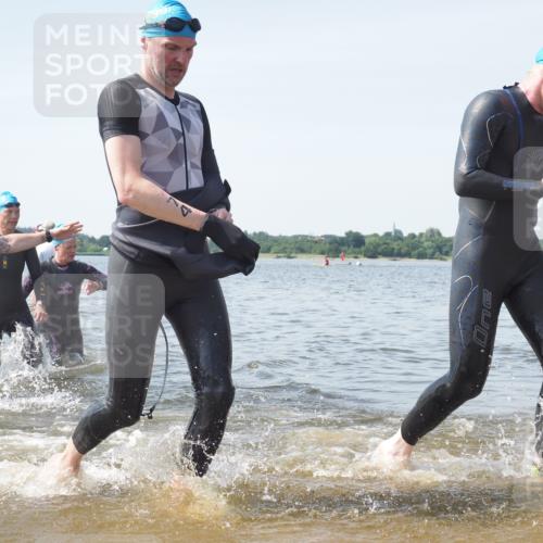 22.06.2025 - Viking Triathlon KatJ http://msf.ph/oto/8119667 22.06.2025 10:47:26 Schwimmen 23, 74, 76, 267, 421, 547 meine-sportfotos.de