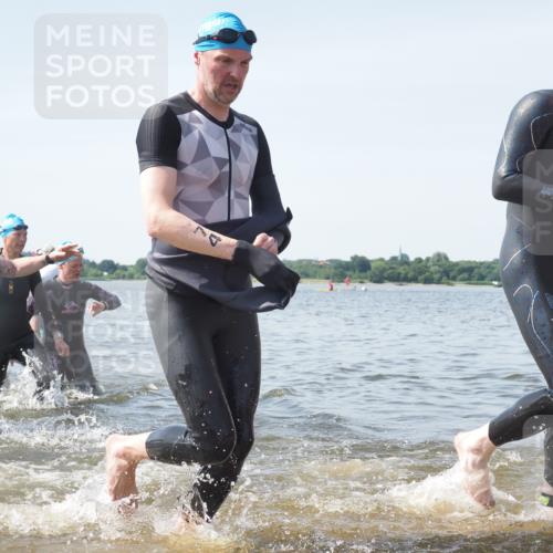 22.06.2025 - Viking Triathlon KatJ http://msf.ph/oto/8119672 22.06.2025 10:47:26 Schwimmen 23, 74, 76, 267, 421, 547 meine-sportfotos.de