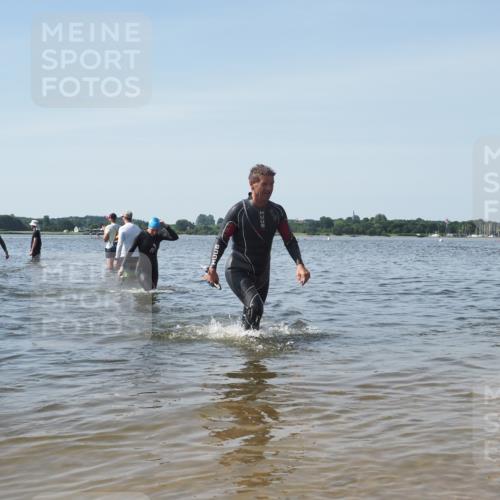 22.06.2025 - Viking Triathlon KatJ http://msf.ph/oto/8119759 22.06.2025 10:47:38 Schwimmen 23, 71, 84, 183, 261, 452, 606 meine-sportfotos.de