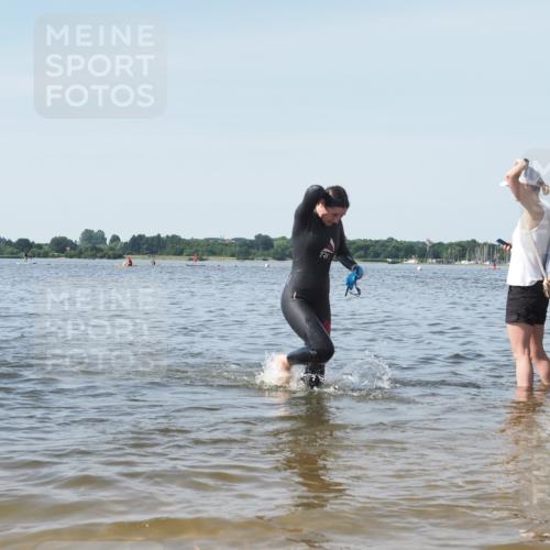 22.06.2025 - Viking Triathlon KatJ http://msf.ph/oto/8119783 22.06.2025 10:47:42 Schwimmen 23, 71, 84, 183, 223, 261, 285, 452, 606 meine-sportfotos.de