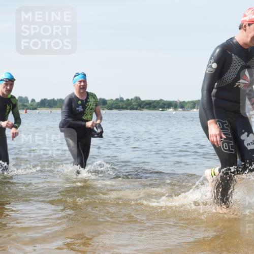 22.06.2025 - Viking Triathlon KatJ http://msf.ph/oto/8119860 22.06.2025 10:47:47 Schwimmen 71, 84, 183, 190, 223, 261, 285, 452, 606 meine-sportfotos.de