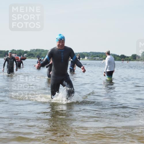 22.06.2025 - Viking Triathlon KatJ http://msf.ph/oto/8120821 22.06.2025 10:49:28 Schwimmen 64, 155, 256, 263, 321 meine-sportfotos.de