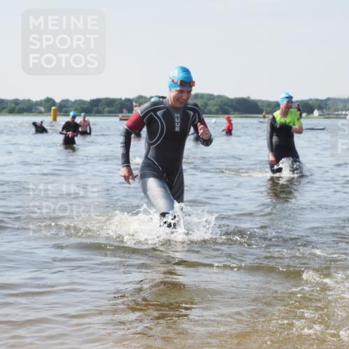 22.06.2025 - Viking Triathlon KatJ http://msf.ph/oto/8120890 22.06.2025 10:49:31 Schwimmen 64, 256, 263, 321 meine-sportfotos.de
