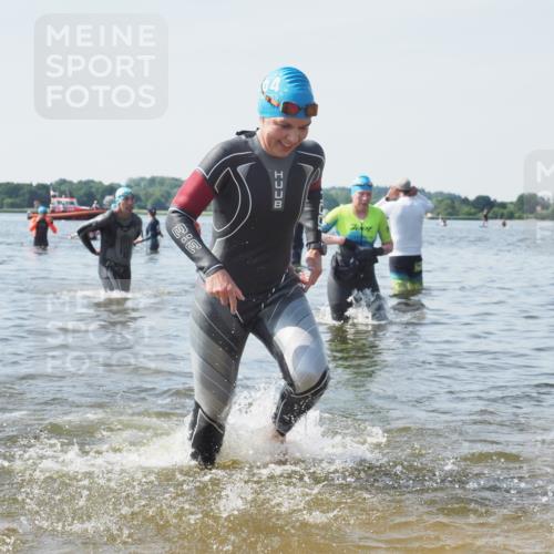 22.06.2025 - Viking Triathlon KatJ http://msf.ph/oto/8120937 22.06.2025 10:49:32 Schwimmen 64, 256, 263, 321, 453 meine-sportfotos.de