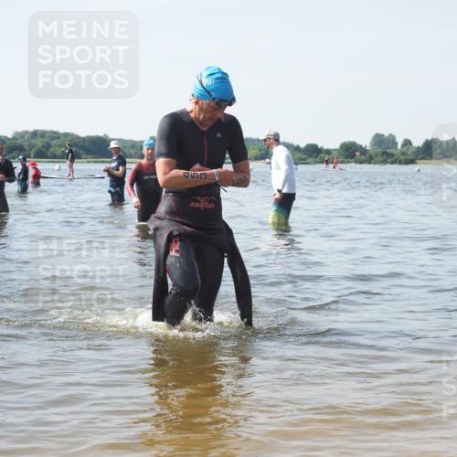 22.06.2025 - Viking Triathlon KatJ http://msf.ph/oto/8121095 22.06.2025 10:49:48 Schwimmen 69, 140, 270, 273, 356, 453 meine-sportfotos.de