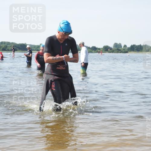 22.06.2025 - Viking Triathlon KatJ http://msf.ph/oto/8121106 22.06.2025 10:49:48 Schwimmen 69, 140, 270, 273, 356, 453 meine-sportfotos.de