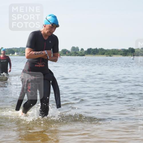22.06.2025 - Viking Triathlon KatJ http://msf.ph/oto/8121115 22.06.2025 10:49:49 Schwimmen 69, 140, 270, 273, 356, 453 meine-sportfotos.de