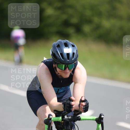 22.06.2025 - Viking Triathlon Yannick Fuchs http://msf.ph/oto/8121170 22.06.2025 11:48:06 Radfahren 136, 145, 163, 176, 180, 266, 368, 485 meine-sportfotos.de