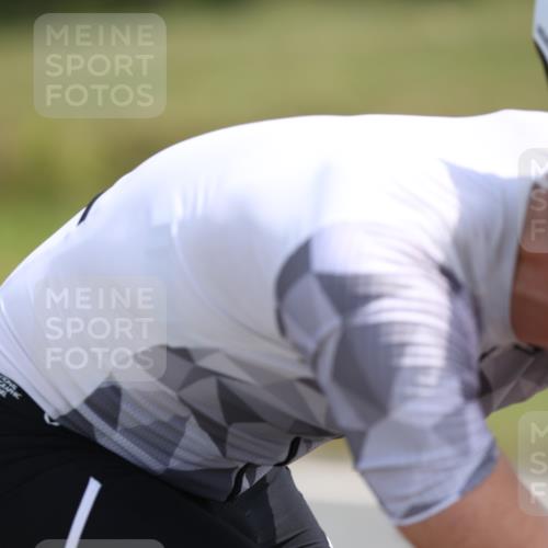 22.06.2025 - Viking Triathlon Yannick Fuchs http://msf.ph/oto/8121355 22.06.2025 11:48:15 Radfahren 110, 145, 176, 368, 397, 485, 626 meine-sportfotos.de