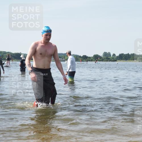 22.06.2025 - Viking Triathlon KatJ http://msf.ph/oto/8121362 22.06.2025 10:50:09 Schwimmen 97, 140, 431 meine-sportfotos.de