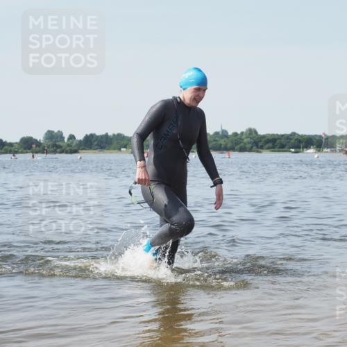22.06.2025 - Viking Triathlon KatJ http://msf.ph/oto/8121493 22.06.2025 10:50:21 Schwimmen 431, 463 meine-sportfotos.de
