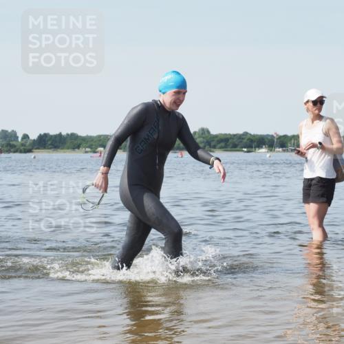 22.06.2025 - Viking Triathlon KatJ http://msf.ph/oto/8121511 22.06.2025 10:50:22 Schwimmen 431, 463 meine-sportfotos.de