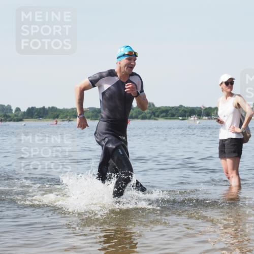 22.06.2025 - Viking Triathlon KatJ http://msf.ph/oto/8121655 22.06.2025 10:50:30 Schwimmen 24, 48, 202, 402, 418, 463, 533 meine-sportfotos.de