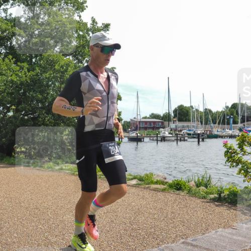 22.06.2025 - Viking Triathlon KatJ http://msf.ph/oto/8121706 22.06.2025 13:02:26 Laufen 284, 294 meine-sportfotos.de
