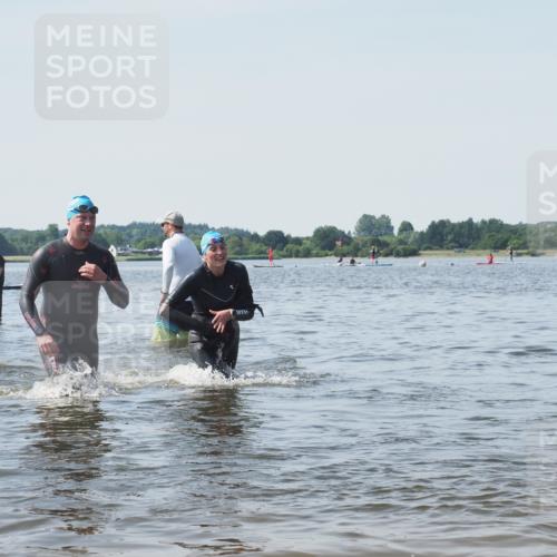 22.06.2025 - Viking Triathlon KatJ http://msf.ph/oto/8121707 22.06.2025 10:50:35 Schwimmen 24, 48, 202, 402, 418, 533 meine-sportfotos.de