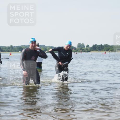 22.06.2025 - Viking Triathlon KatJ http://msf.ph/oto/8121744 22.06.2025 10:50:36 Schwimmen 24, 48, 202, 402, 418, 533 meine-sportfotos.de