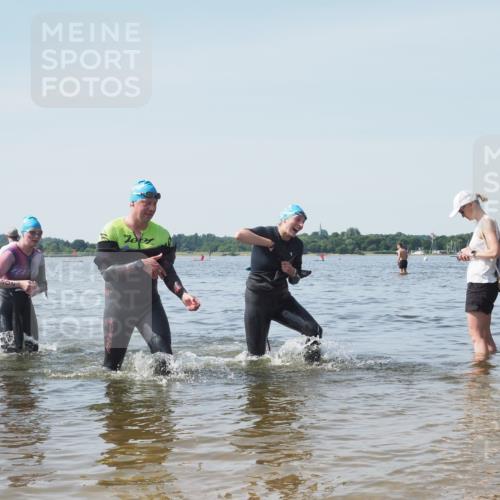 22.06.2025 - Viking Triathlon KatJ http://msf.ph/oto/8121801 22.06.2025 10:50:39 Schwimmen 24, 48, 202, 402, 418, 533 meine-sportfotos.de