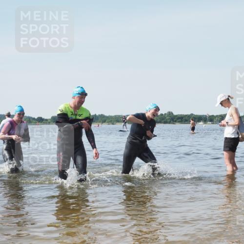 22.06.2025 - Viking Triathlon KatJ http://msf.ph/oto/8121808 22.06.2025 10:50:39 Schwimmen 24, 48, 202, 402, 418, 533 meine-sportfotos.de