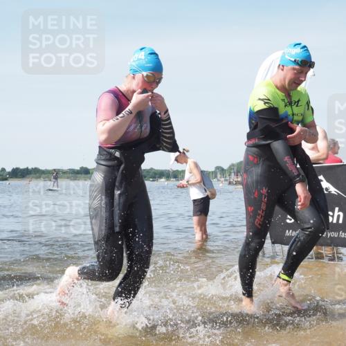 22.06.2025 - Viking Triathlon KatJ http://msf.ph/oto/8121865 22.06.2025 10:50:42 Schwimmen 24, 48, 202, 402, 418, 533 meine-sportfotos.de