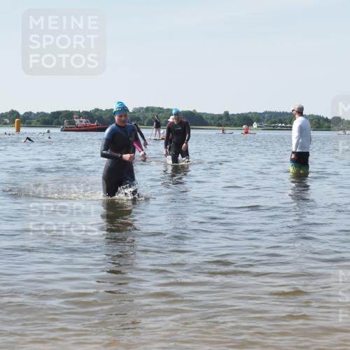 22.06.2025 - Viking Triathlon KatJ http://msf.ph/oto/8122243 22.06.2025 10:51:27 Schwimmen 422, 477 meine-sportfotos.de