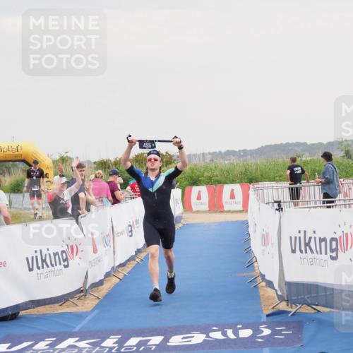 22.06.2025 - Viking Triathlon MichiJ http://msf.ph/oto/8122693 22.06.2025 16:38:27 Ziel 496 meine-sportfotos.de