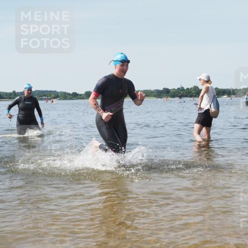22.06.2025 - Viking Triathlon KatJ http://msf.ph/oto/8123143 22.06.2025 10:53:19 Schwimmen 165, 201, 241, 319 meine-sportfotos.de